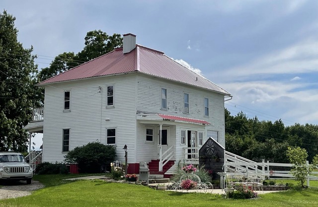 Recently Remodeled Cozy Farmhouse located in Marlette
