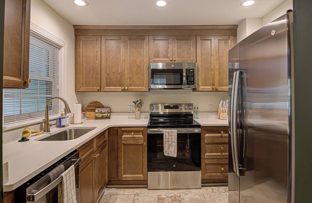 Recently renovated luxury duplex unit. Short walk to Atrium WF Baptist Hospital!