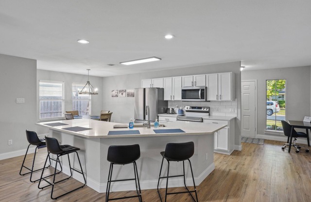 Recently Renovated Bright and Comfy 3BR 2BA, centrally located in West Mckinney
