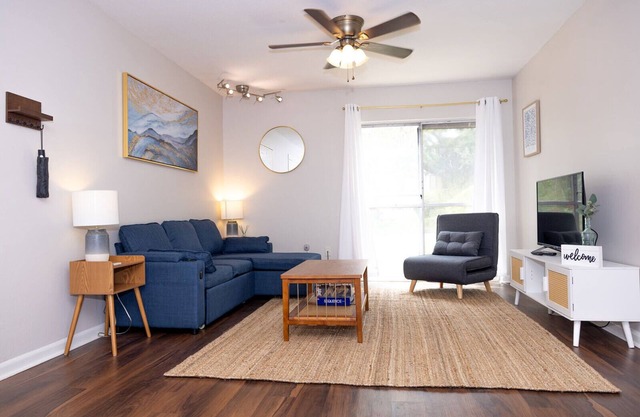 Recently updated! Walk to hospitals, minutes from UF!