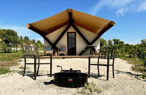 Reconnect with Nature at this Equipped Tented Cabin in Tekamah, Nebraska