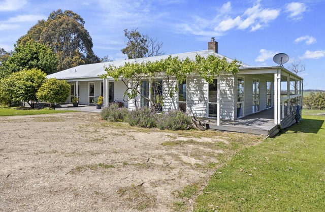 Reconnect with nature in a private bushland settingn