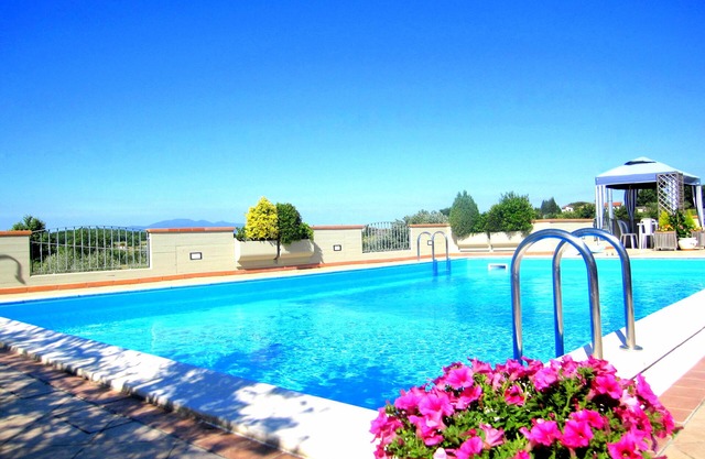 RED APARTMENT in Poggio alla Cavalla farmhouse in the heart of Tuscany