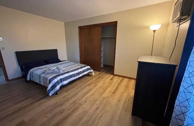 Red Barn Village: Fully Furnished 2 Bed with Bath