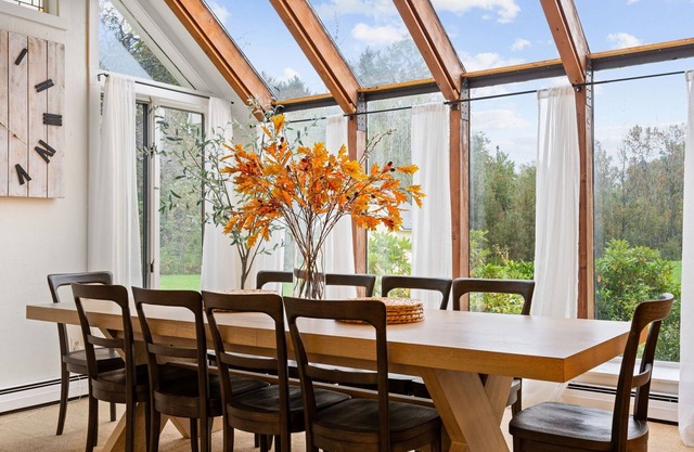 Red Clover Inn Farmhouse-5 bedroom near Killington