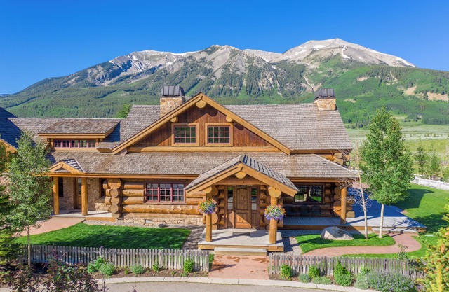 Red Feather Ranch/Luxury 6 Ac. Estate Only Minutes to Town! Hot Tub/BIG Views