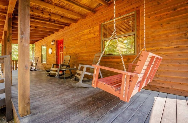 Red Fox Den Luxury Cabin