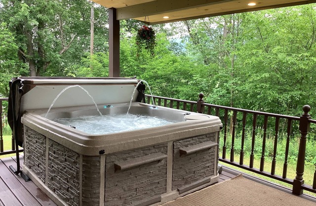 Red Fox T.H. & Spa hot tub - mini golf & tee off &outside living room & firepit