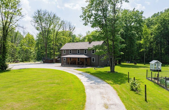 Red Oak Retreat in Geneva Ohio, secluded yet close to the attractions!