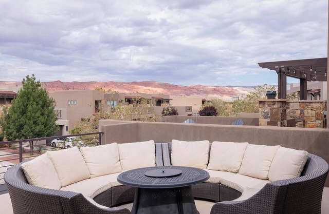 Red Rock Getaway at The Ledges *Resort Amenities Included!*