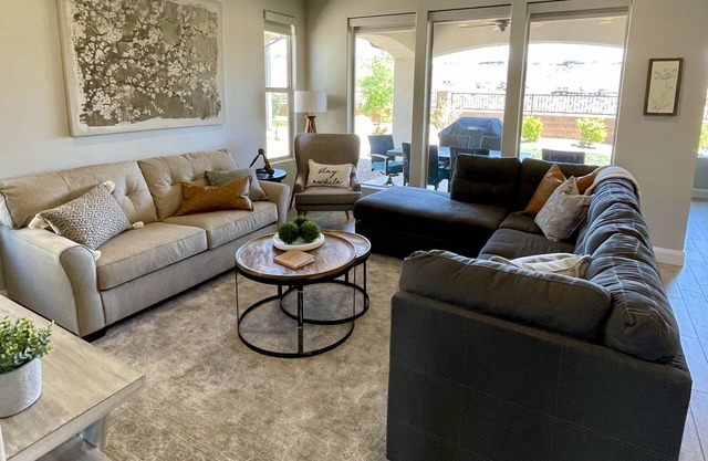 Red Rock Landing- spacious & luxurious 4 bed/4 bath townhouse near Zion w/VIEW!