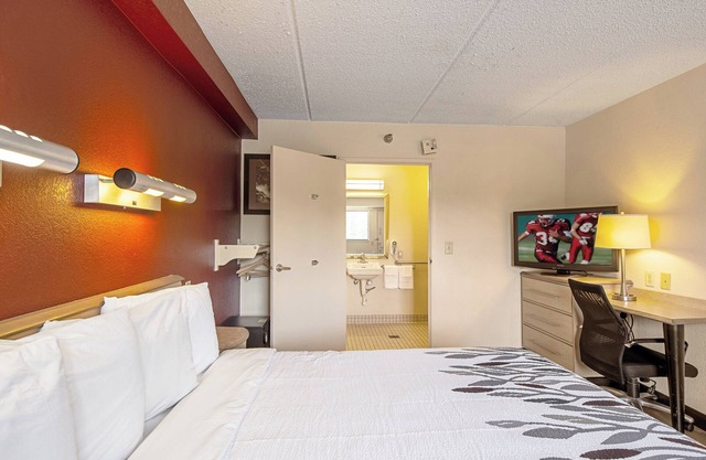 Red Roof Inn Utica