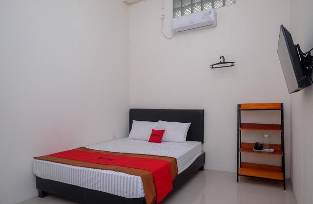 RedDoorz near Alun Alun Magelang 2