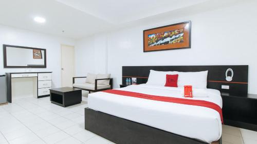RedDoorz Plus at Evangelista Street Makati