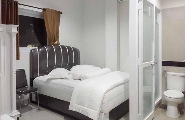 RedDoorz Plus near Palembang Airport 3