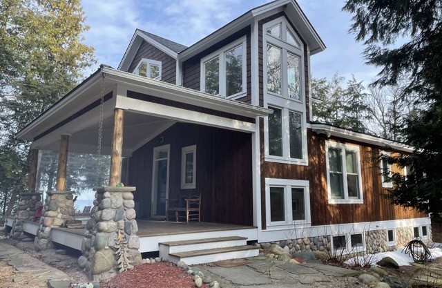 Reduced Rate! Beach House on 400 ft of private Lake Michigan beach & no stairs.