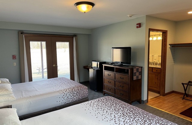 Redwood Inn & Suites Room #3 - impeccably clean motel between CDP & ASV