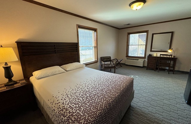 Redwood Inn & Suites Room #7 - impeccably clean motel between CDP & ASV