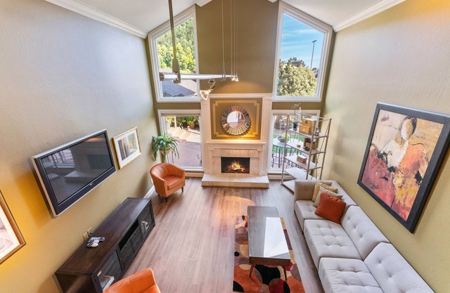 *Redwood Shores Living SFO 15min away* BRAND NEW GRILL &JACUZZI! COME ENJOY*
