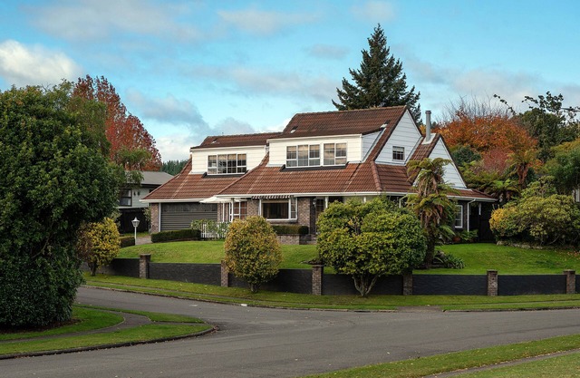 REDWOODS LUXURY COMFORT (LONGER STAYS CONSIDERED AT DISCOUNTED RATES)
