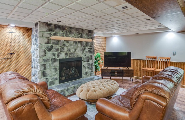 Reedsville Retreat - Pool, Hot Tub & Fireplace!