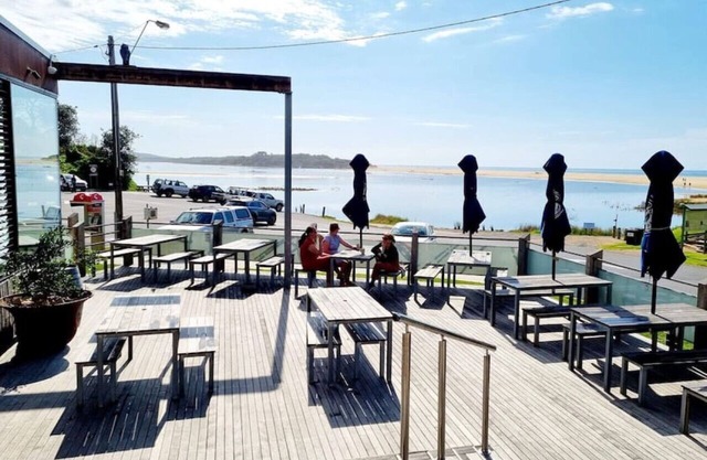 Reel & Relax: 3BR Beach House - Fish, Swim, Surf