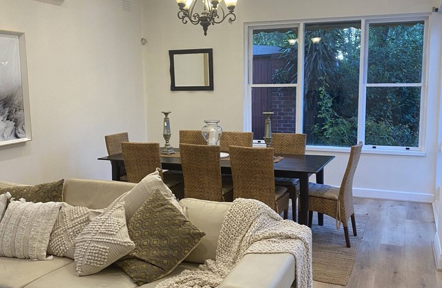 Refined elegance close to transport, cafes, parks