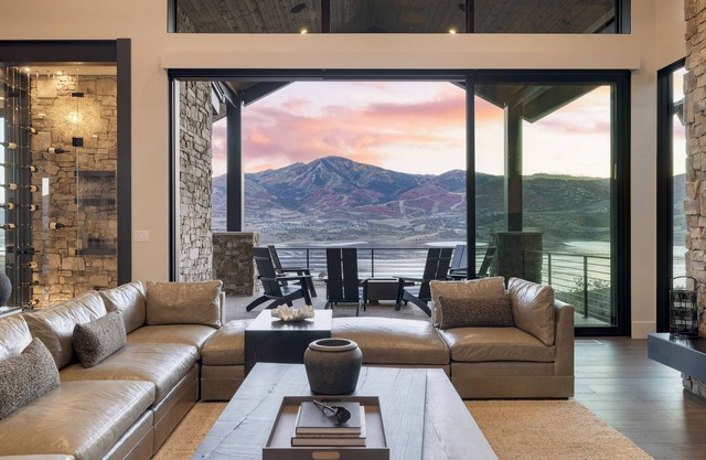 Reflection by AvantStay | Sleeps 18 + Lake Views | Hot Tub + Game Room
