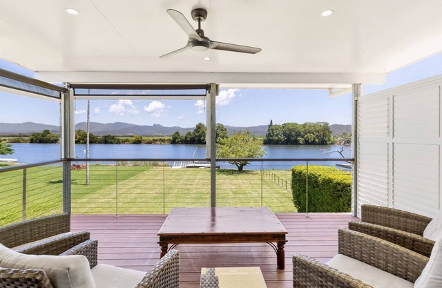 Reflections on the Tweed - Waterfront Pet Friendly Home with Boat Pontoon! Min. 3N - Linen Provided