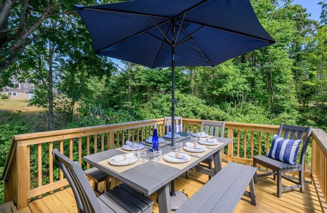 Refreshed Interior Central AC WIFI Large Yard Deck Great Chatham Location