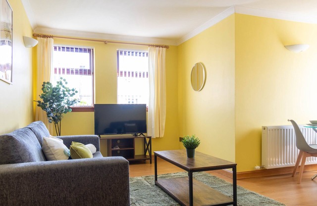 Refreshing Modern Apartment in Tillicoultry