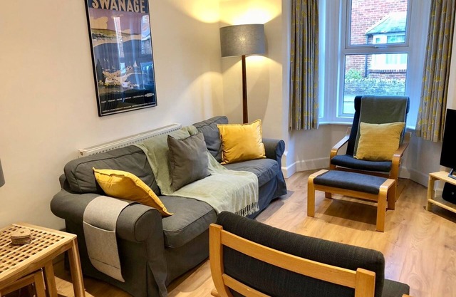 Refurbished house, close to the beach, quiet central location