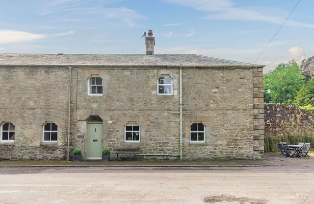 REIVER'S REST, pet friendly, character holiday cottage in Bellingham