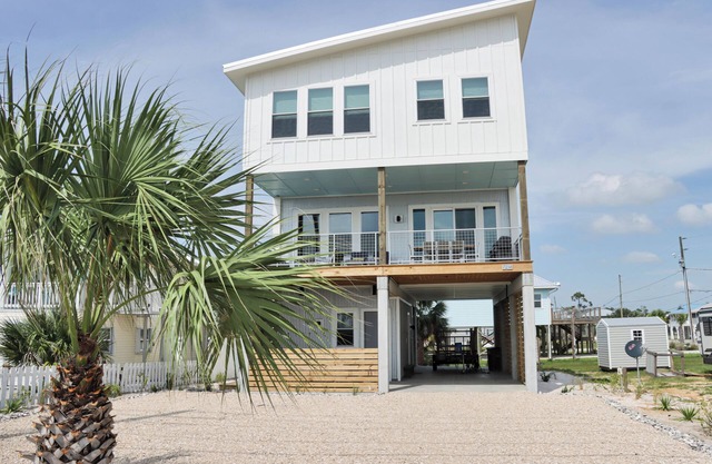 Rejuvenation:Brand New, Beach Views, Custom Furniture, Hot Tub + MIL Suite