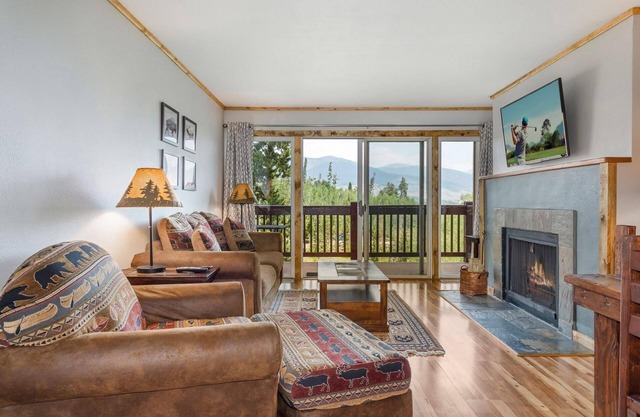 Relax and Enjoy Views of the Continental Divide, Mountains, and Lake. Central to 7 Major Ski Areas!