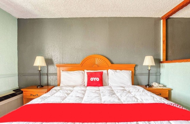 Relax and Recharge in a Quiet Room w/King Bed + Handy Mini Fridge Setup