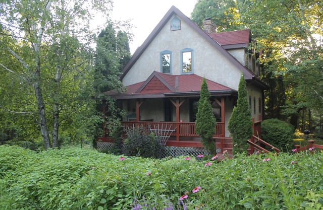 Relax and Rejuvenate at this Quiet Cottage in the Heart of the Driftless Area