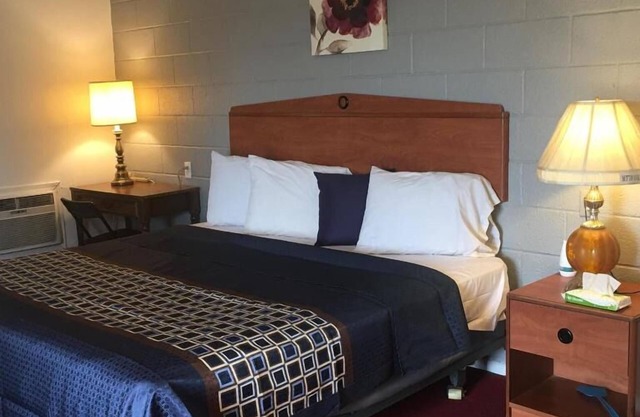 Relax and Unwind at Knights Inn Fairview! Pet-friendly Property, Free Parking