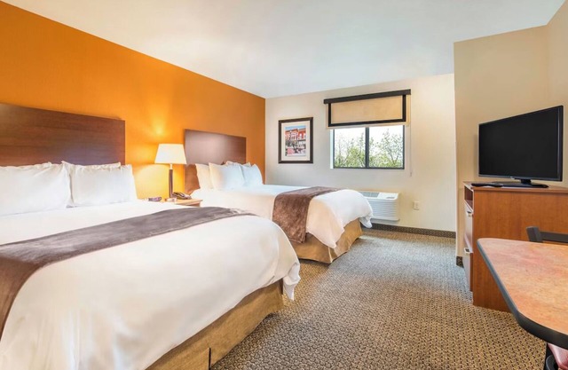 Relax and Unwind with All You Need for a Perfect Stay! Kitchen, Pets Allowed!