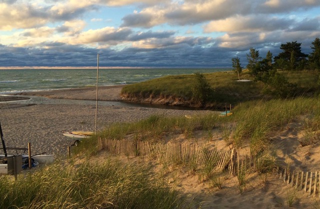 Relax at our Cozy Casual Cottage in quiet private beach front community