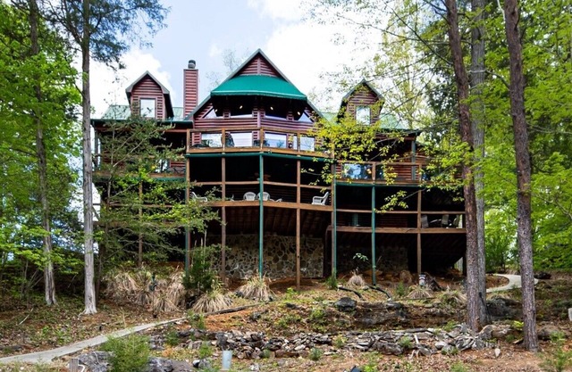 Relax at Windsor Cove Norris Lake - 7 BR, 4,700 Sq ft, 2 Story Dock, Fire Pit