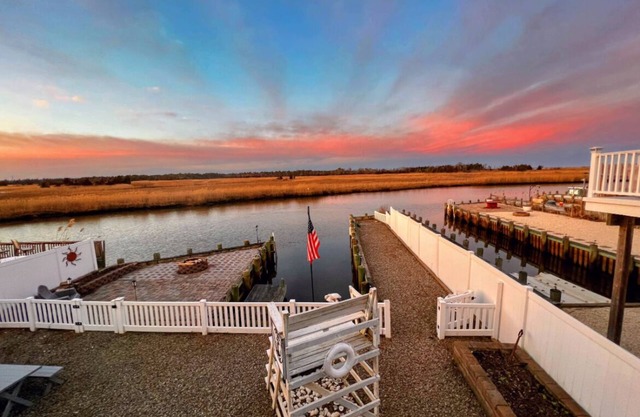 RELAX.Beautiful Waterfront Bungalow.Modern,Clean,Quiet,&Serene.Minutes to LBI