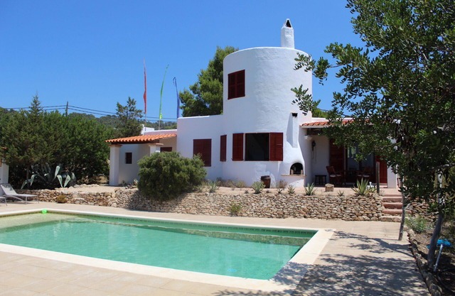 Relax by the pool and enjoy the sea view and all year sunsets