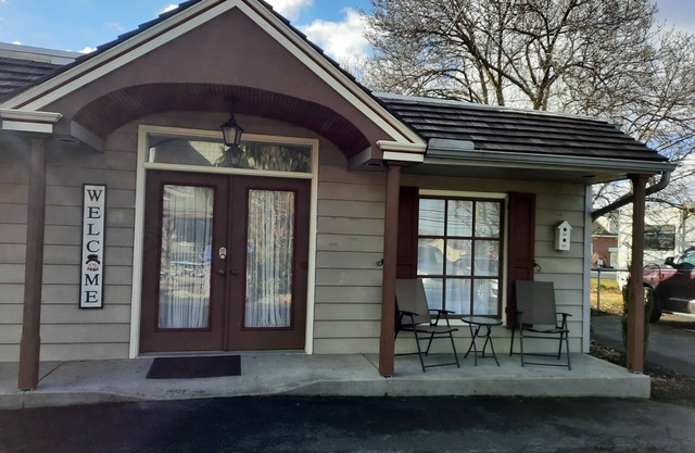 Relax close to all the Amish Country attractions. Affordable, Family-Friendly.