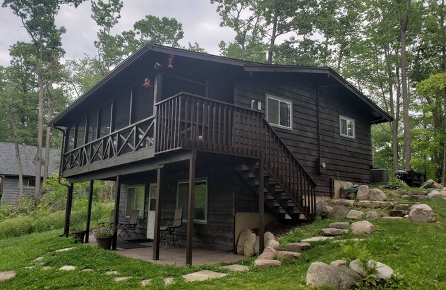 Relax here, lake cabin. Beautiful sunsets and screened in porch.