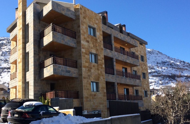 Relax in a Modern & Cosy App at La Reserve- Faraya