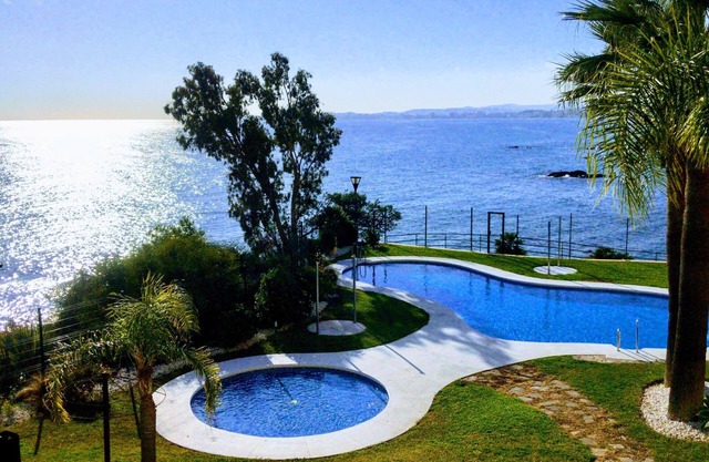 Relax in front of the sea. Come and enjoy the winter