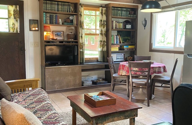 Relax in our cozy cabin/Lake Wissota! (Easy self check in).