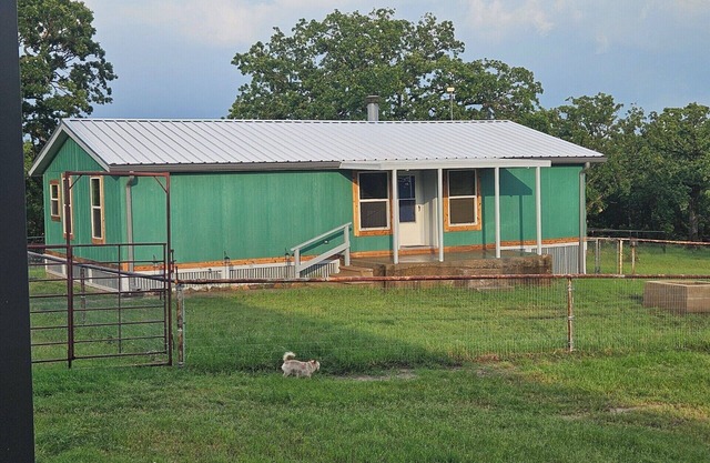 Relax in the wilderness at Bowie Acres