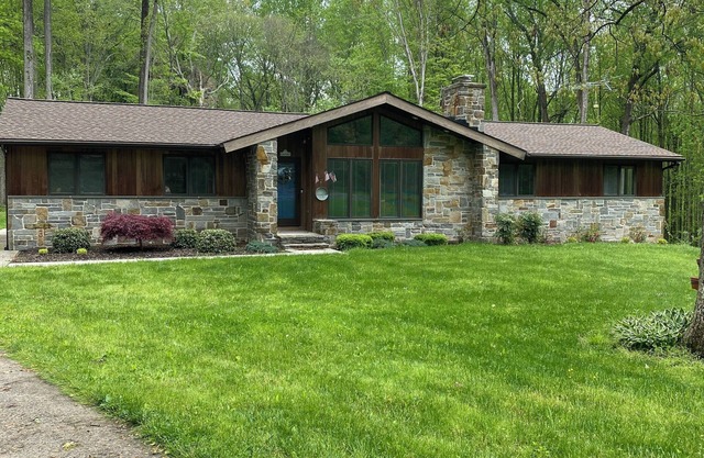 Relax in the woods with your own private pool - 4 BR house that sleeps up to 12.